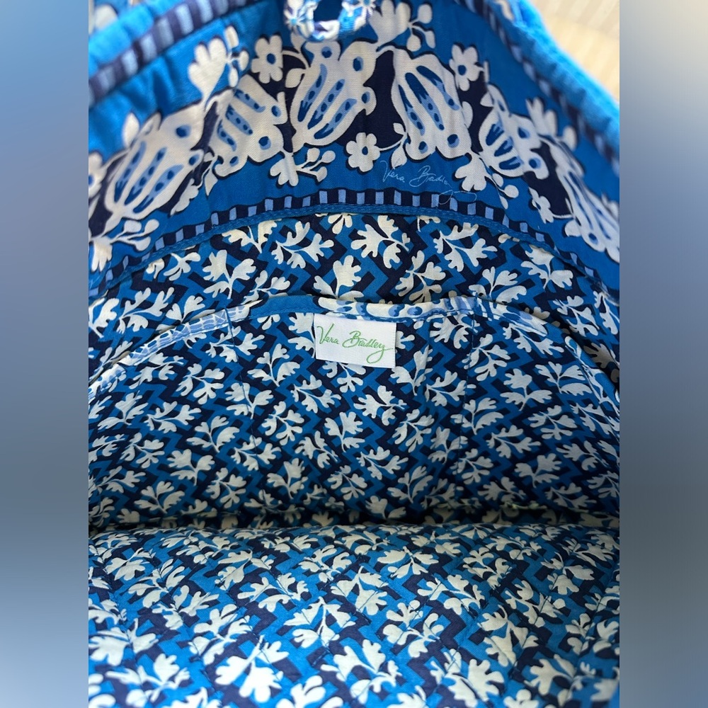[SOLD] EUC Vera Bradley Blue Paisley Tote - Picture 4 of 7